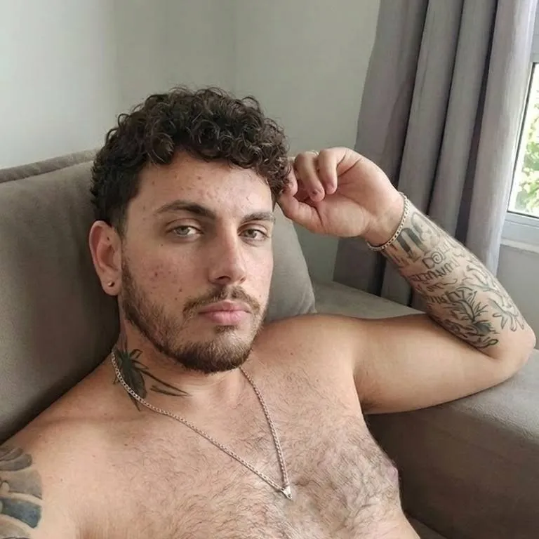 chat with ai character: Douglas 