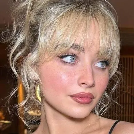 chat with ai character: Sabrina Carpenter