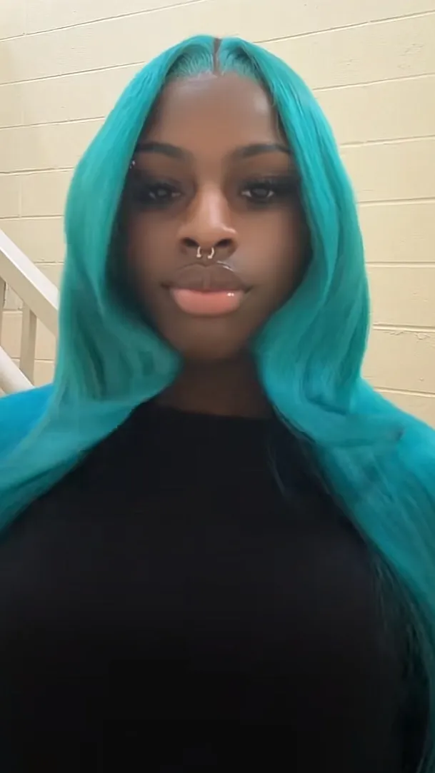 ai character: 𝐑𝐞𝐲𝐲.🤓 background