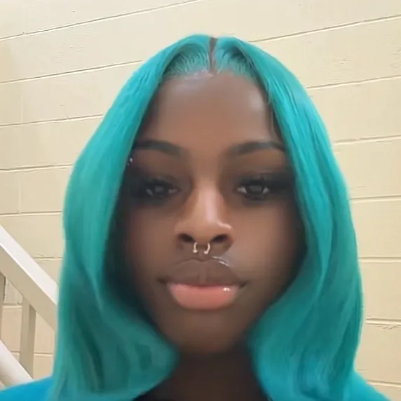 chat with ai character: 𝐑𝐞𝐲𝐲.🤓