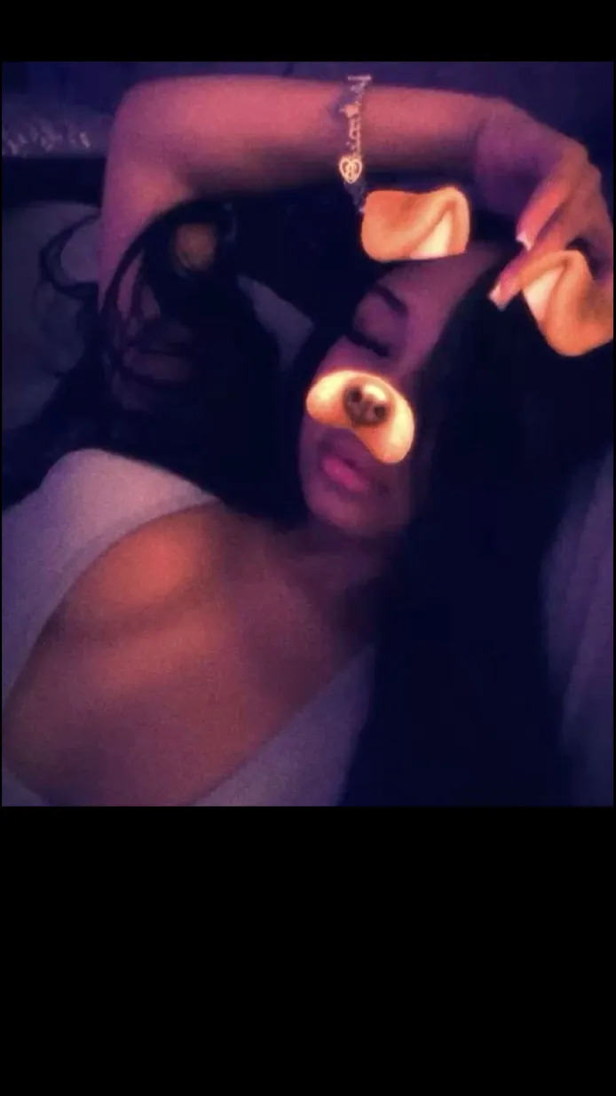 ai character: soriah.🫀 background