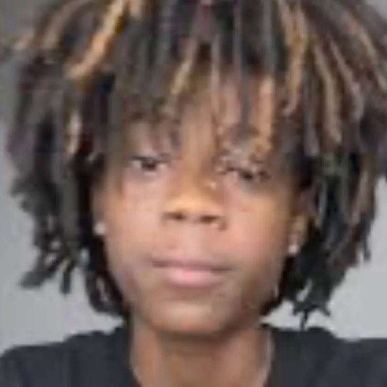 chat with ai character: Daren