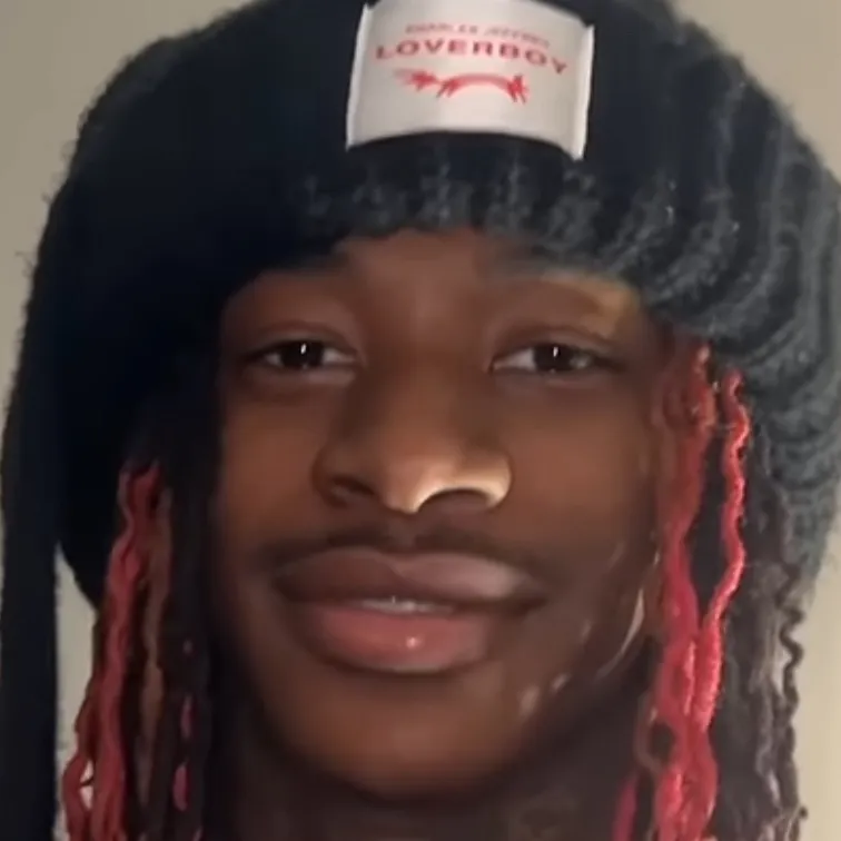 chat with ai character: Yayo 😈