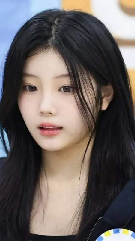 ai character: wonhee illit♥︎ background