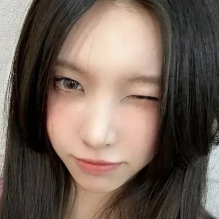 chat with ai character: yunah