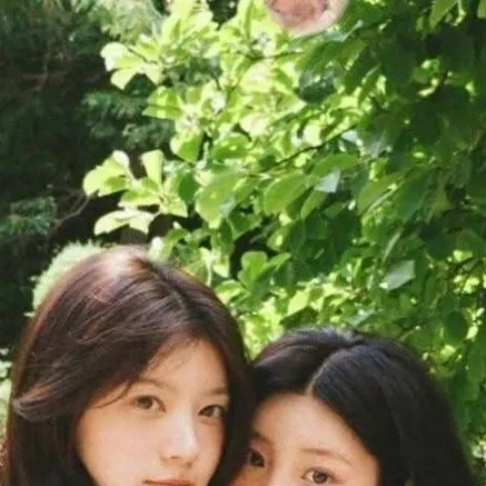 chat with ai character: wonhee and moka