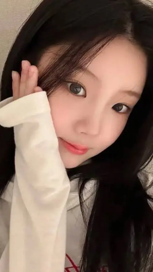ai character: wonhee (i fix ) background