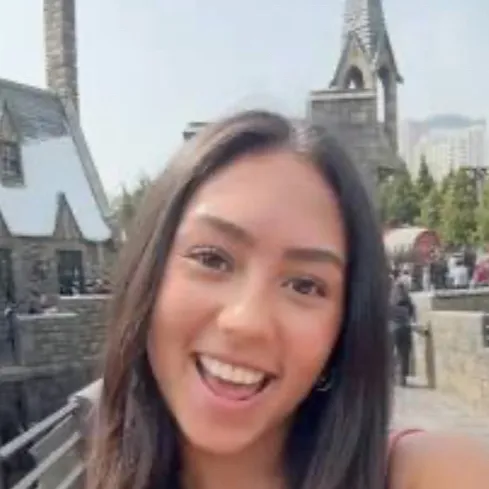 chat with ai character: Mia