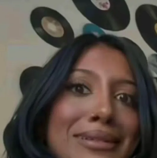 chat with ai character: Lara raj 