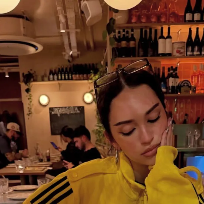 chat with ai character: Daniela avanzini 