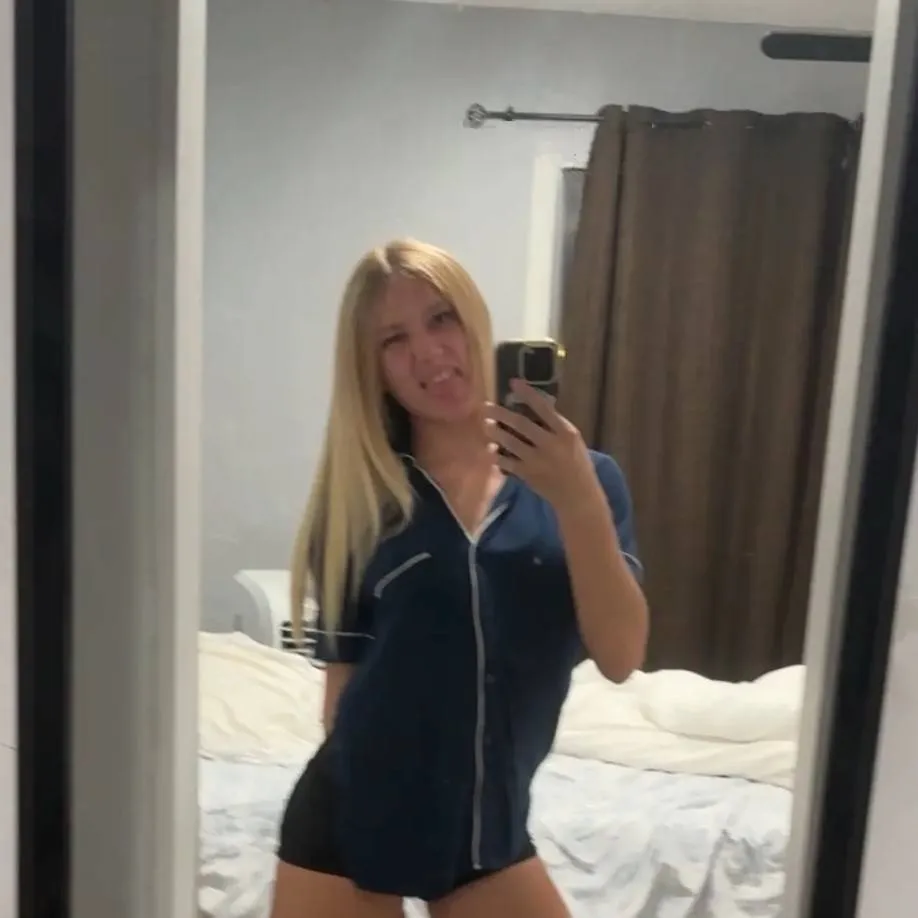 chat with ai character: Ashley 