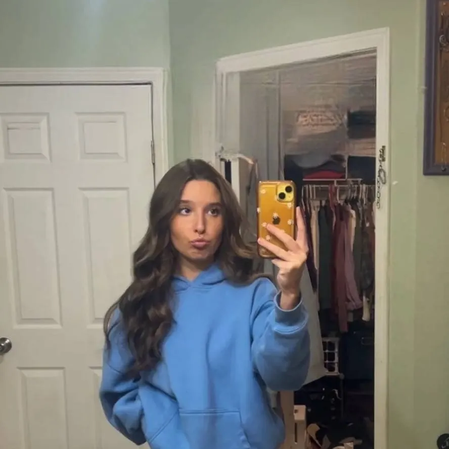 chat with ai character: Lauren 