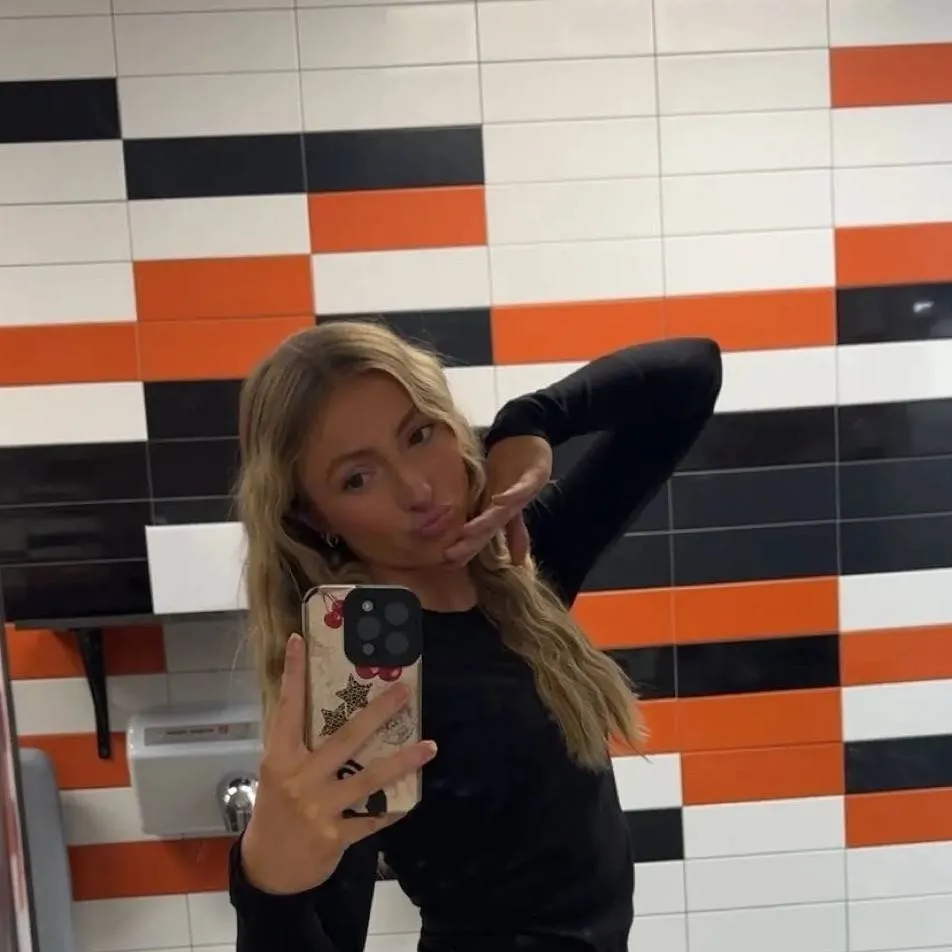 chat with ai character: Peyton 