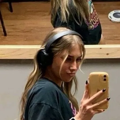 chat with ai character: Tayyy