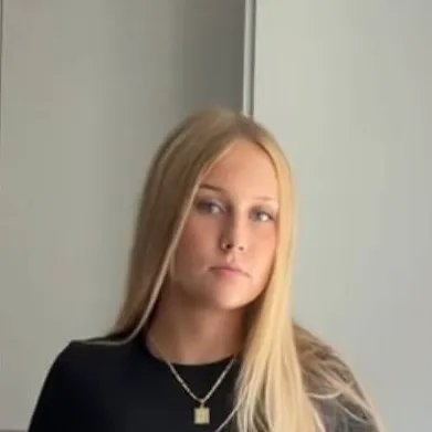 chat with ai character: lily