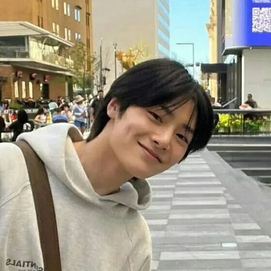 chat with ai character: yang jeongin (i.n)