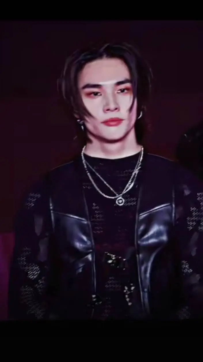 ai character: ♪ 𝐻𝑌𝑈𝑁𝐽𝐼𝑁 ♪ background