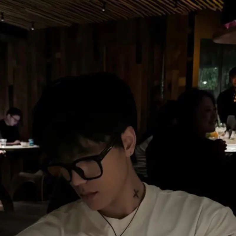 chat with ai character: ￼ Alex