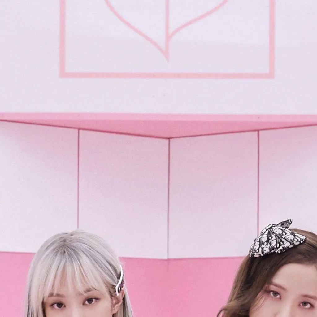 chat with ai character: black pink 