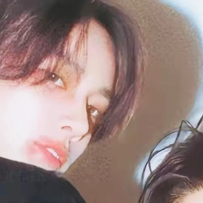 chat with ai character: Heejake