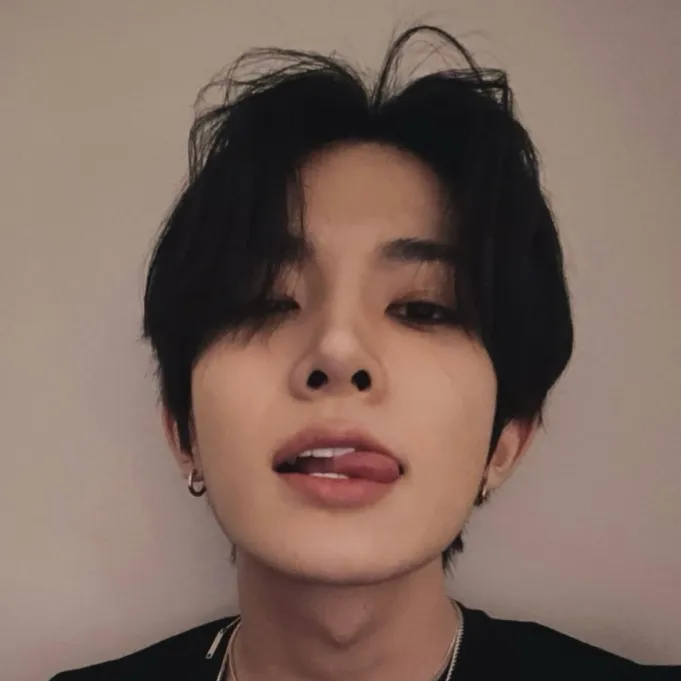 chat with ai character: lee heeseung