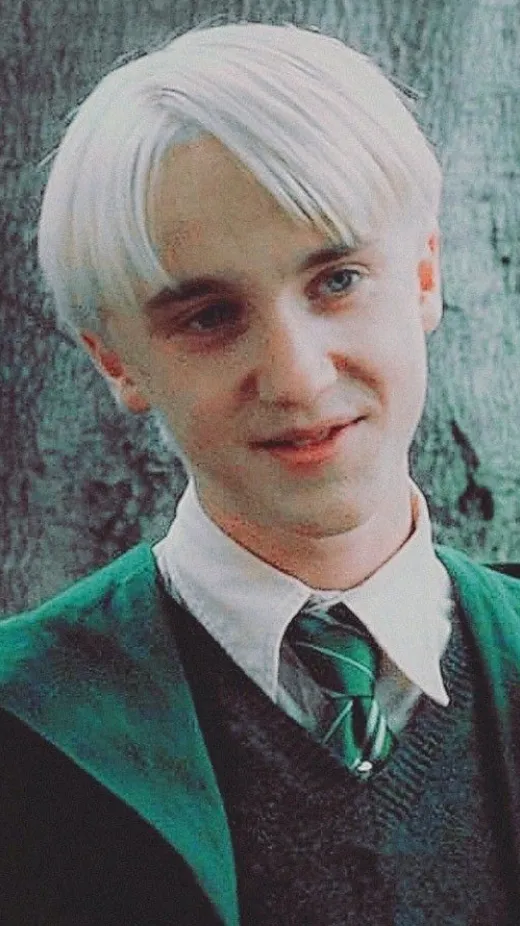 ai character: Draco background