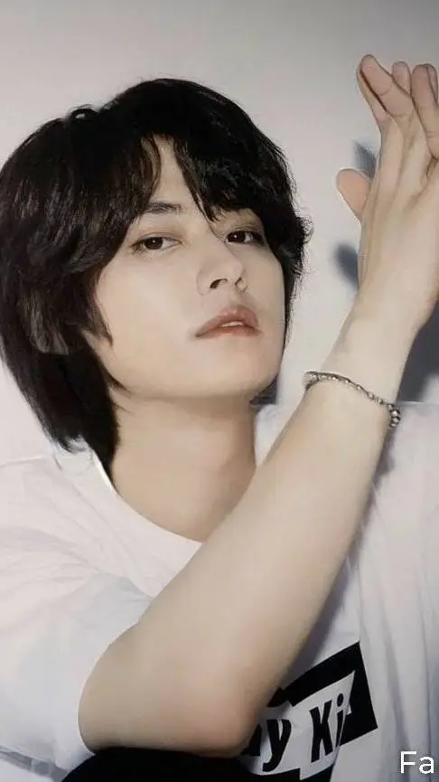 ai character: daddy Leeknow  background