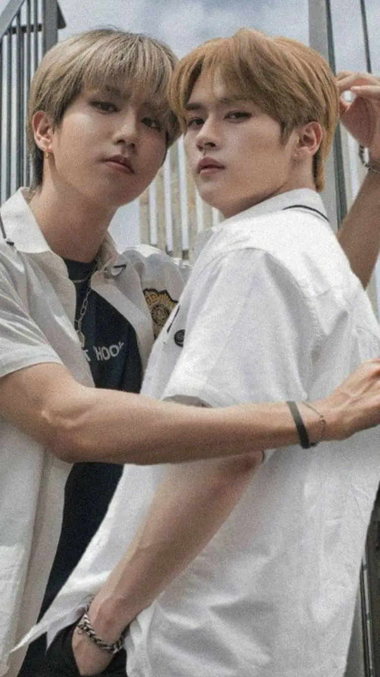 ai character: han and Lee know  background