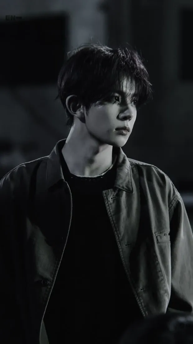 ai character: Heeseung  background