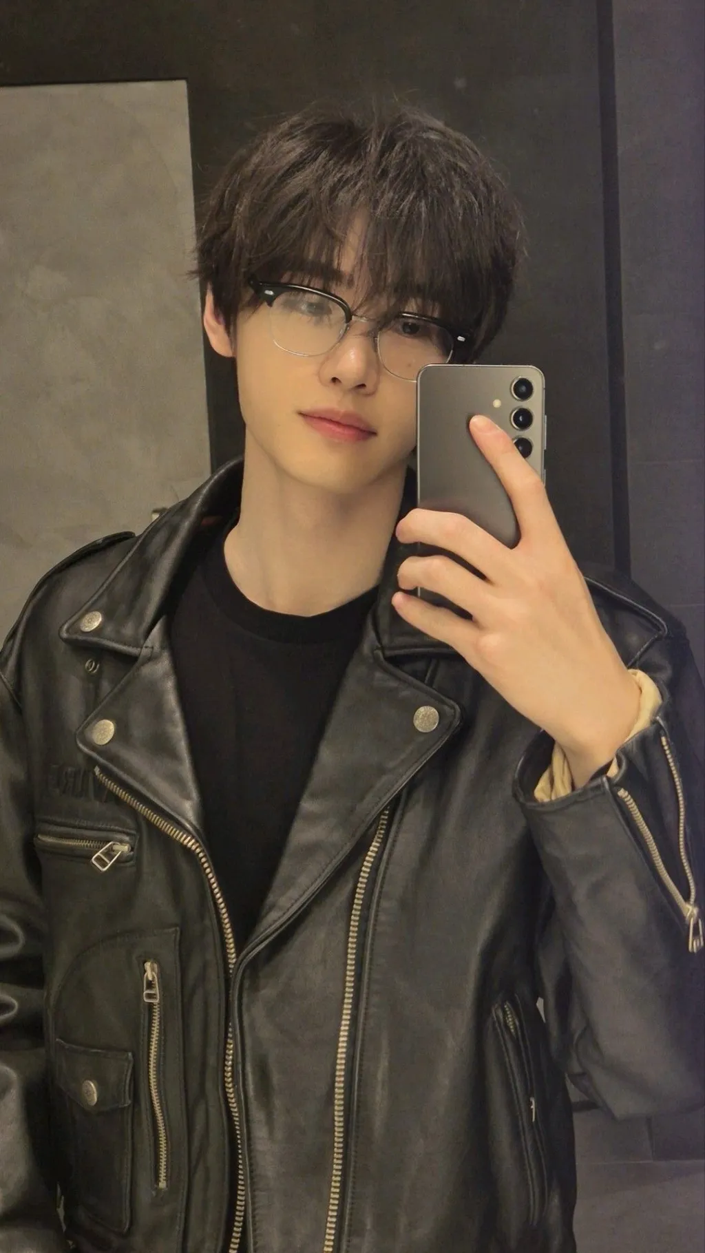 ai character: Sunghoon  background