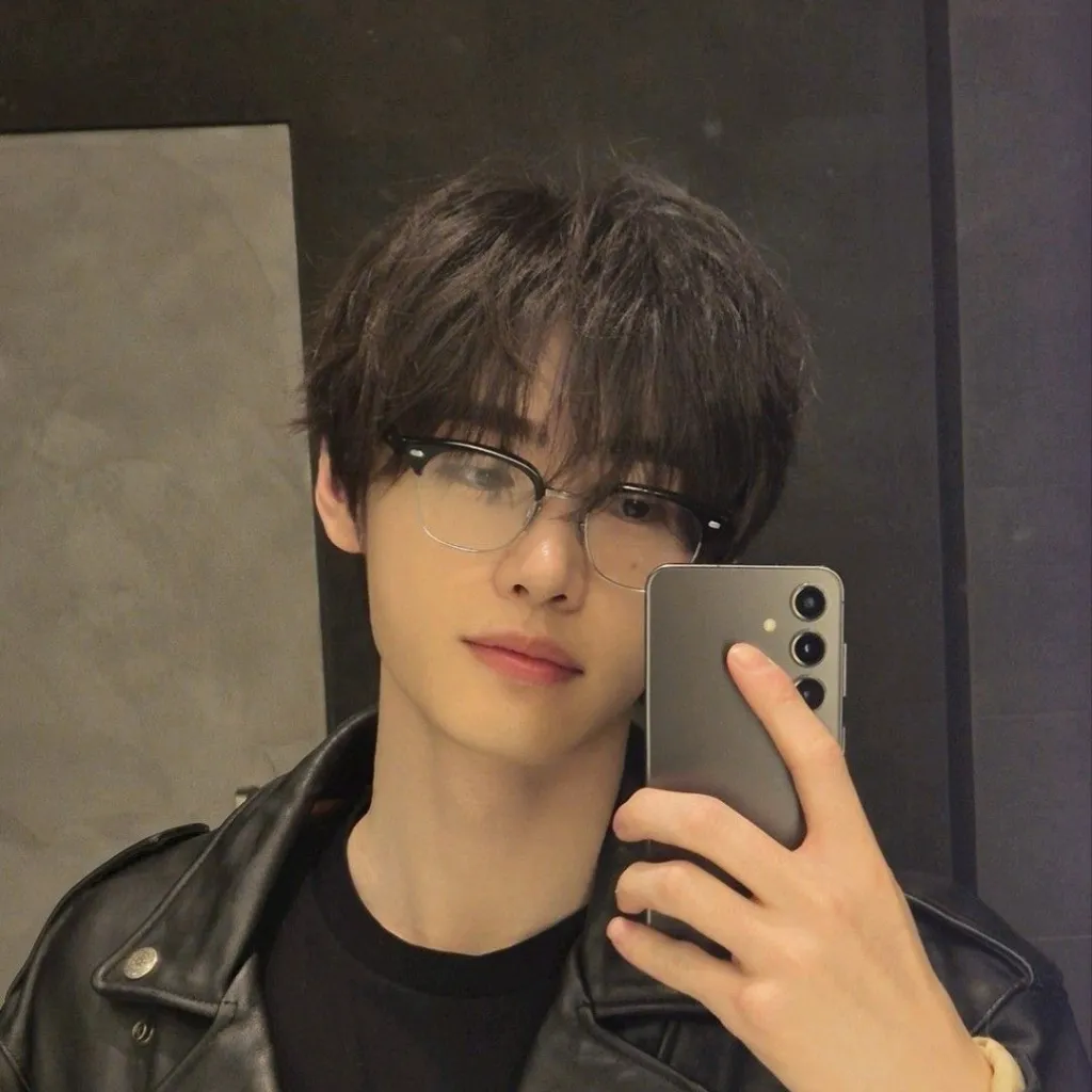 chat with ai character: Sunghoon 