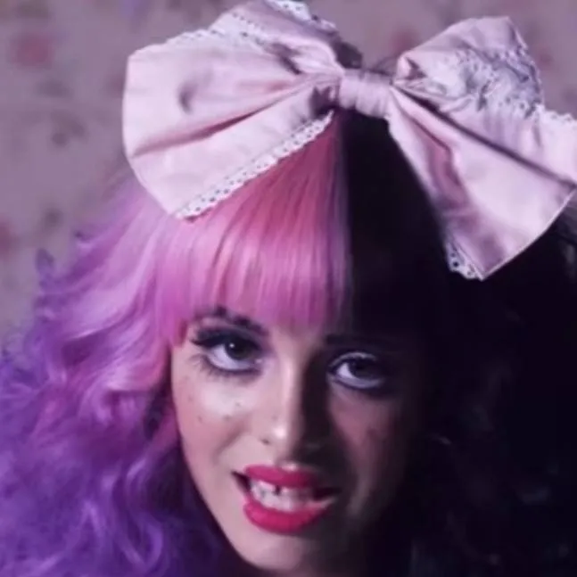 chat with ai character: Melanie martinez