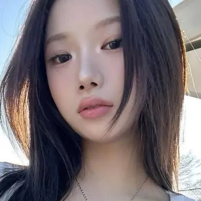 chat with ai character: Hyosonn Yoon꧂