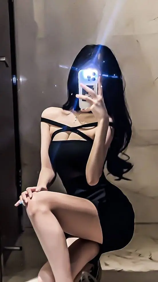 ai character: Qian Yi Xiaoin꧂ background