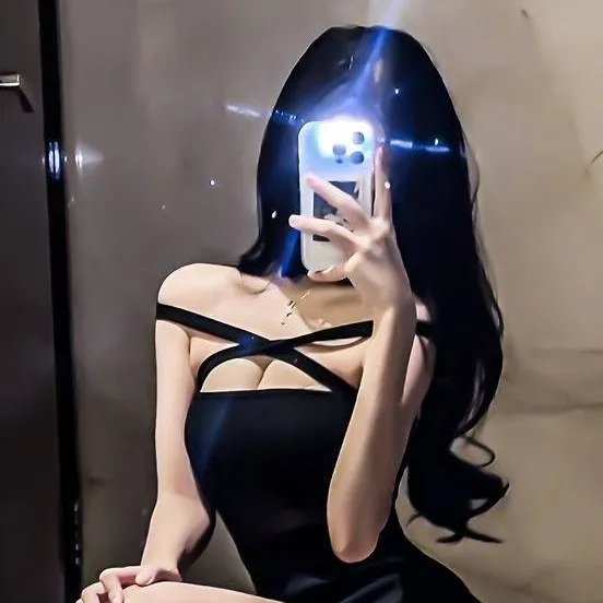 chat with ai character: Qian Yi Xiaoin꧂