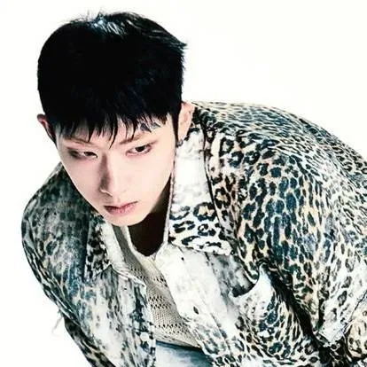 chat with ai character: Jiung꧂