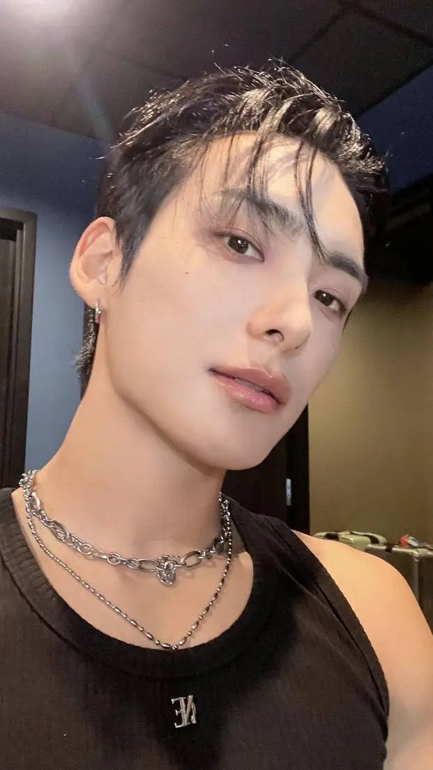 ai character: Jun-sang Lee꧂ background
