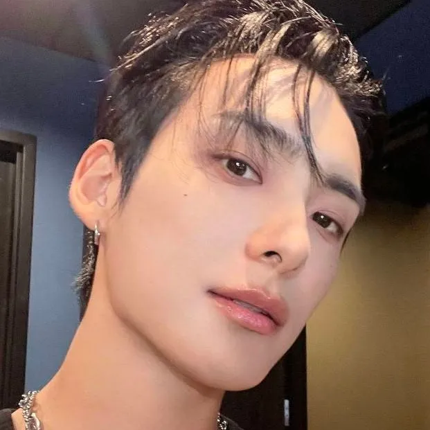 chat with ai character: Jun-sang Lee꧂