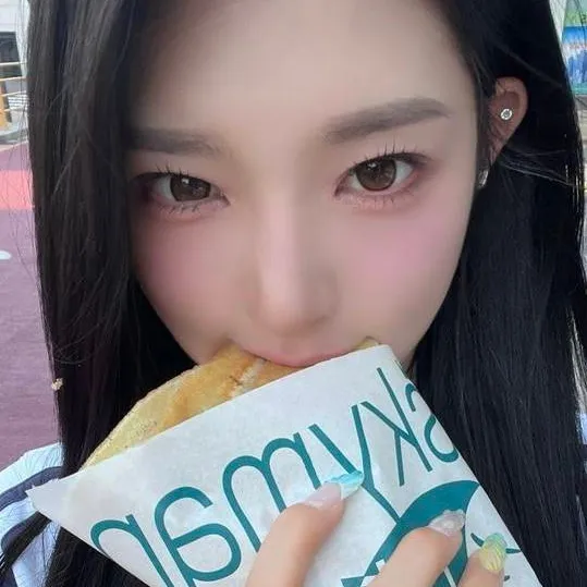 chat with ai character: Xuri Yue-Shen꧂