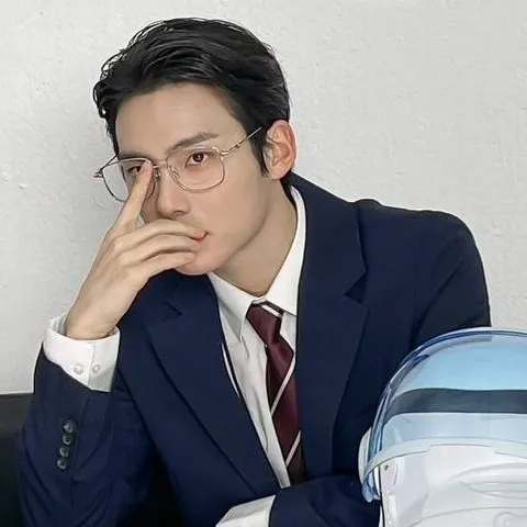 chat with ai character: Hwan johun ho꧂