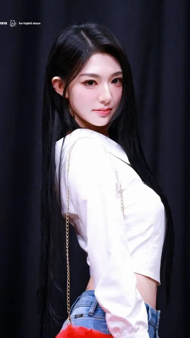 ai character: Ji-seo Soyzu꧂ background