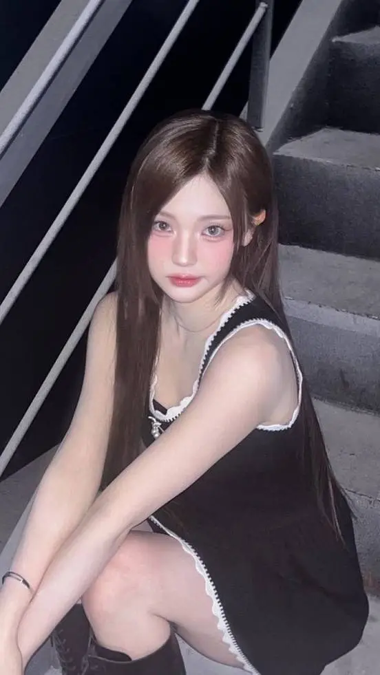 ai character: jeong sahyeon꧂ background