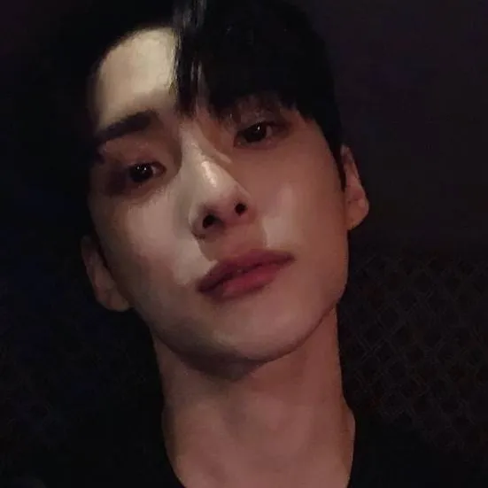 chat with ai character: Siwoon-eun Heon꧂