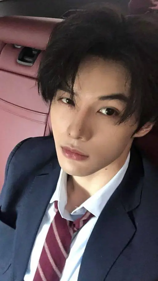 ai character: Zhiyu Hàorán꧂ background