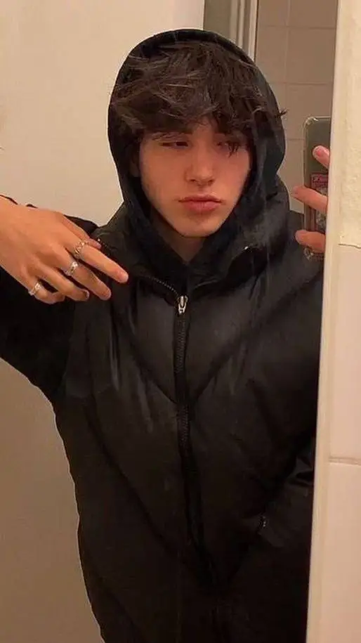 ai character: Alex Wurner background