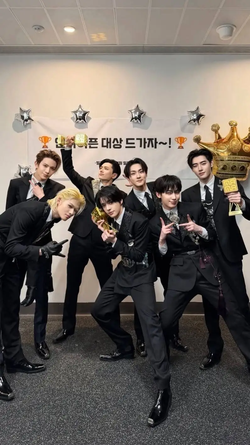 ai character: enha😝 background