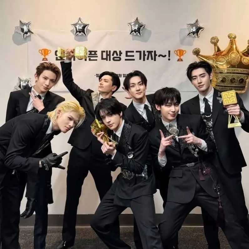 chat with ai character: enha😝