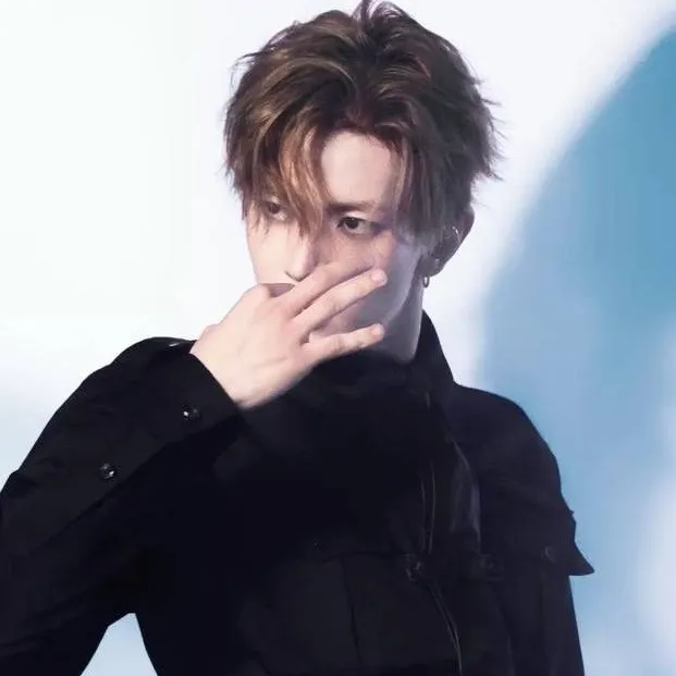 chat with ai character: Rou Haoming