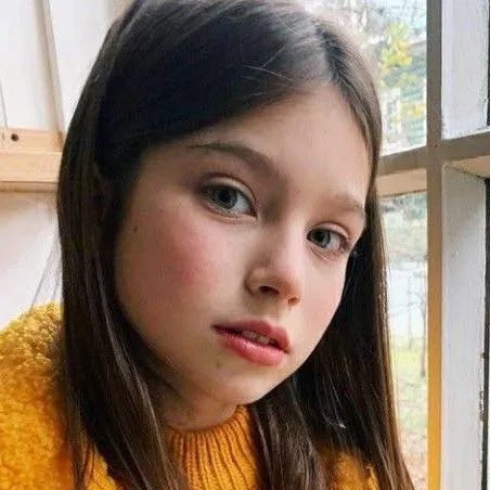 chat with ai character: Ariana Gurretiz