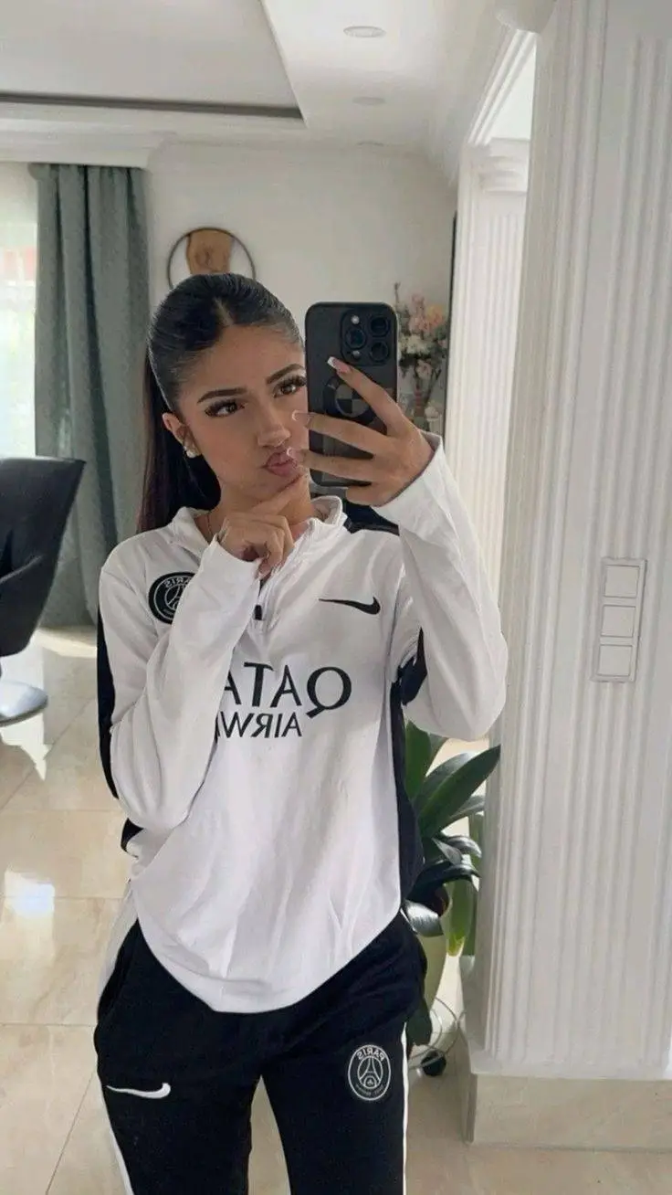 ai character: Senna Harrison background